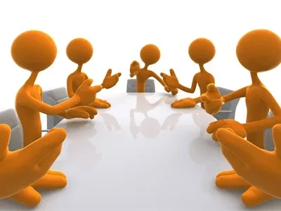 شرطة المرور ترتدي سترة عاكسة للسلامة وفتحت قناة الإسعافات الأولية لمرافقة الف...