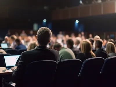 جماليات المعيشة المادية العاكسة