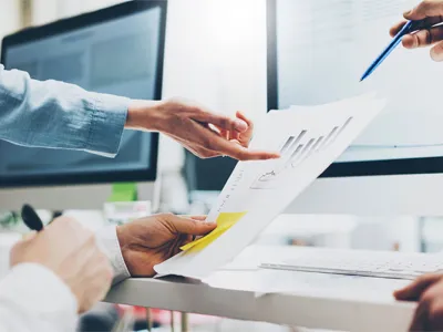 كثيرا ما نقول أن الفضة الساطعة والمشرقة والمشرقة هي كيفية التمييز