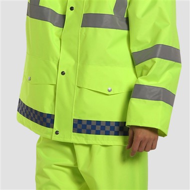 لماذا الملابس العاكسة تحظى بشعبية كبيرة؟