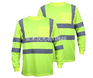 تي شيرت أمان بشريط عاكس للضوء وأكمام طويلة باللون الأخضر من Hi Vis