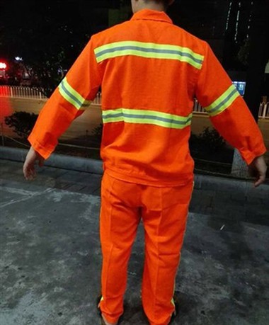 مرافقة ملاك لعمال الصرف الصحي، سترات عاكسة مع جيوب