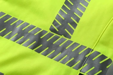 هل هناك سترات عاكسة شتوية وصيفية؟