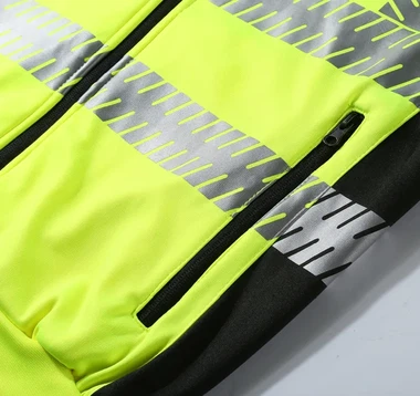 ما هي أحجام السترات العاكسة؟