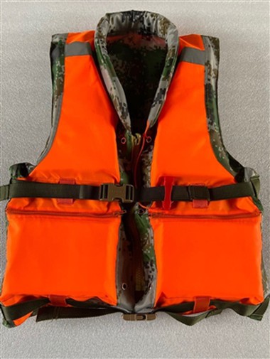 هناك أنواع عديدة من سترات النجاة