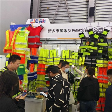 ما هي مزايا هوديس عاكسة للرجال؟